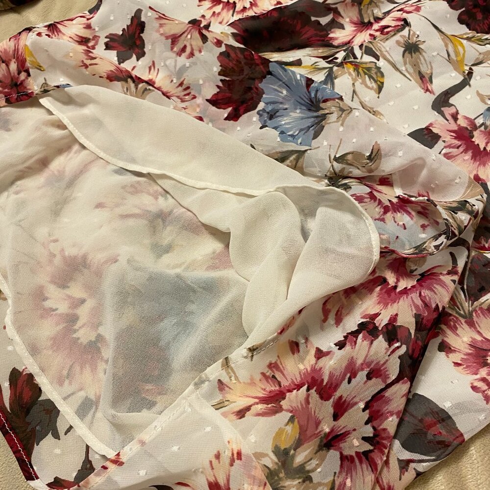 White House Black Market Sheer Floral V Neck Top - Picture 8 of 12